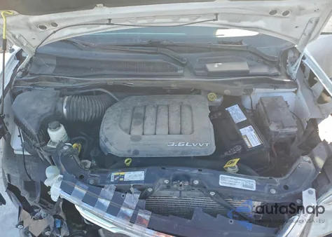 2015 Chrysler Town & Country Touring from USA, damaged, VIN 2C4RC1BG6FR594686